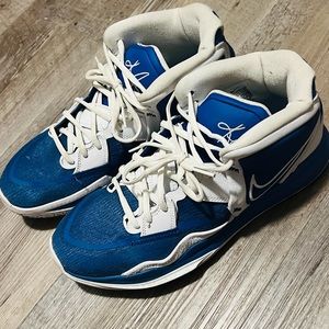 Basketball sneakers